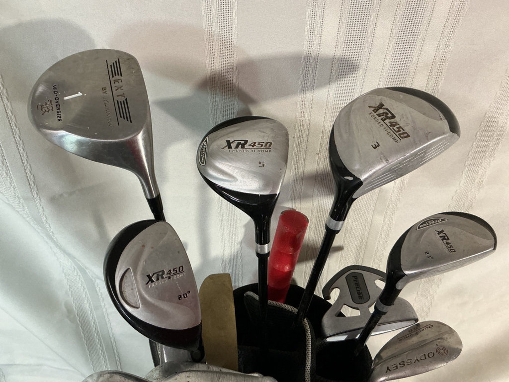 Golf bag with multiple golf clubs - image 4 of 6