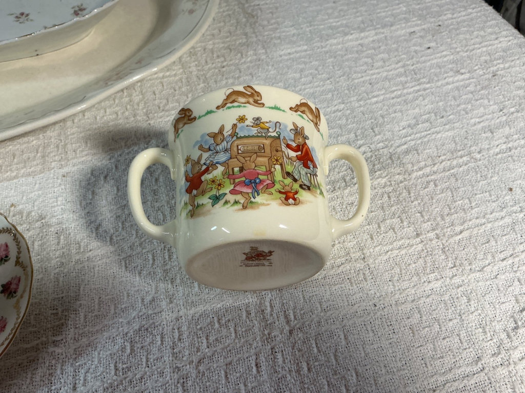 Porcelain teaware sets and more - image 4 of 15