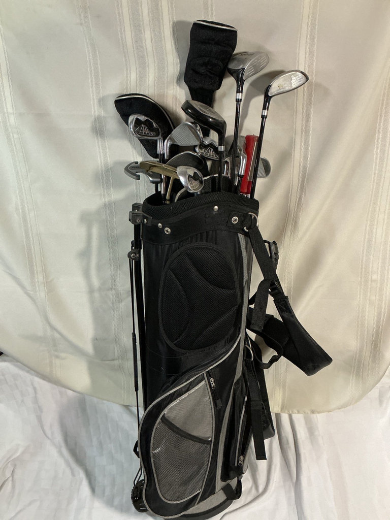 Golf bag with multiple golf clubs - image 5 of 6