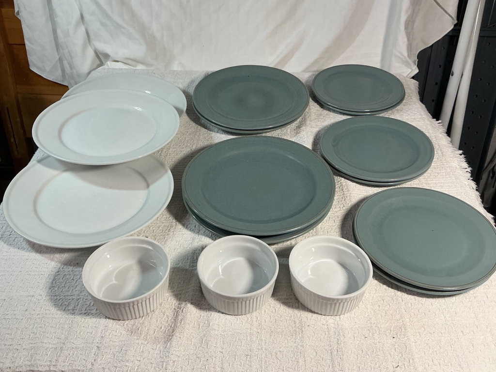 Teal and white ceramic dinnerware set with white ramekins - image 1 of 7