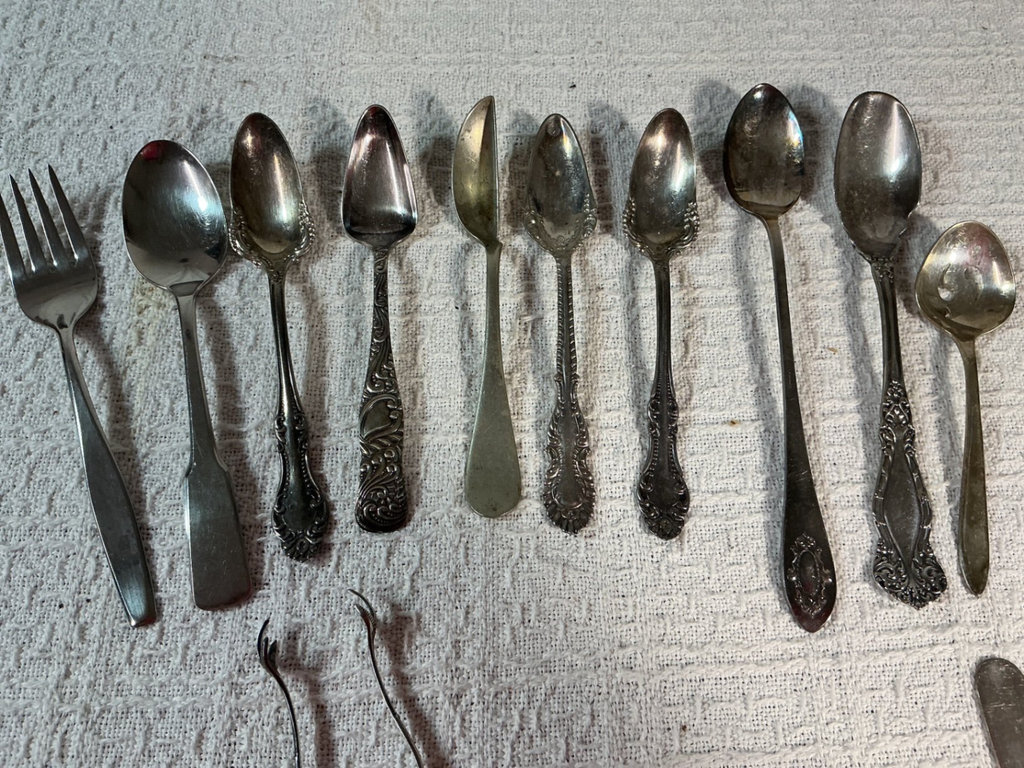 Assorted vintage silverware set - image 5 of 12