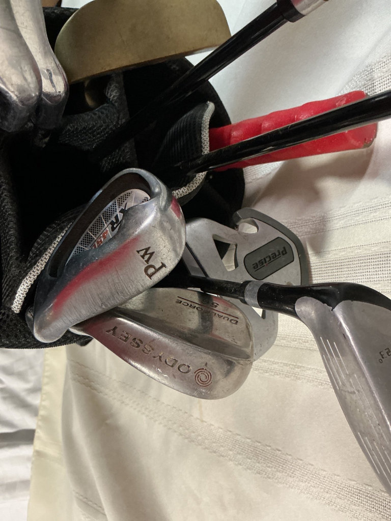 Golf bag with multiple golf clubs - image 3 of 6
