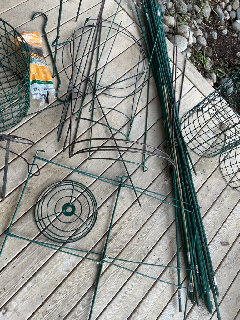 Garden stakes and cages - image 4 of 5