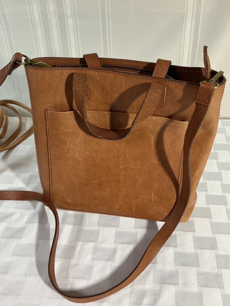 Tan knot-front Everlane sandals, straw woven bag, and Madewell leather tote - image 6 of 8