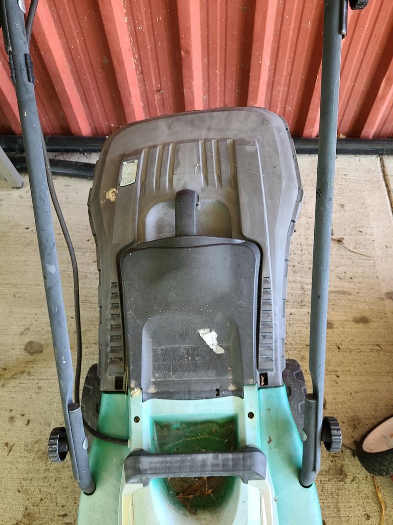 Green Lawn Mower A - image 4 of 8