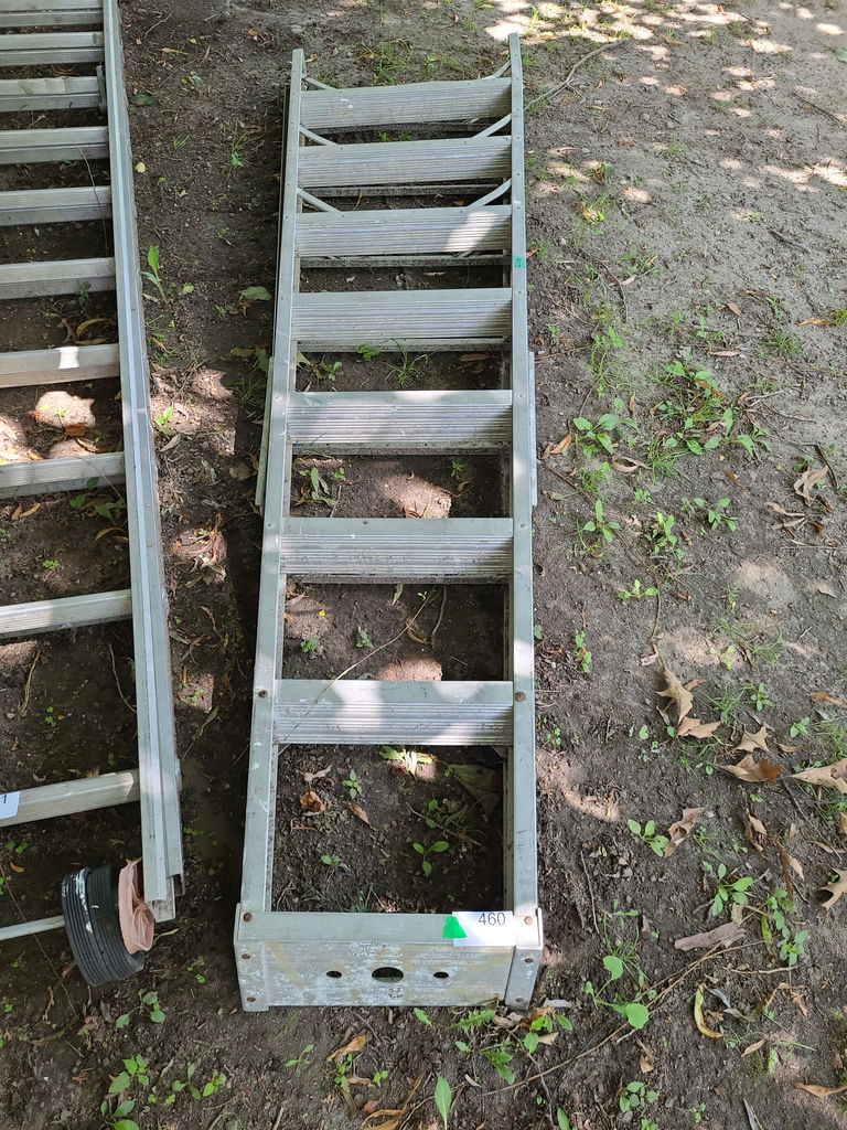 Aluminum Ladders A - image 2 of 7