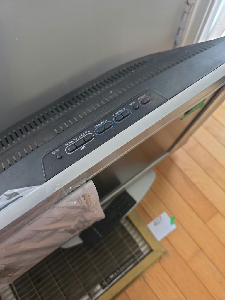 Emerson 20-inch LCD TV A - image 3 of 4