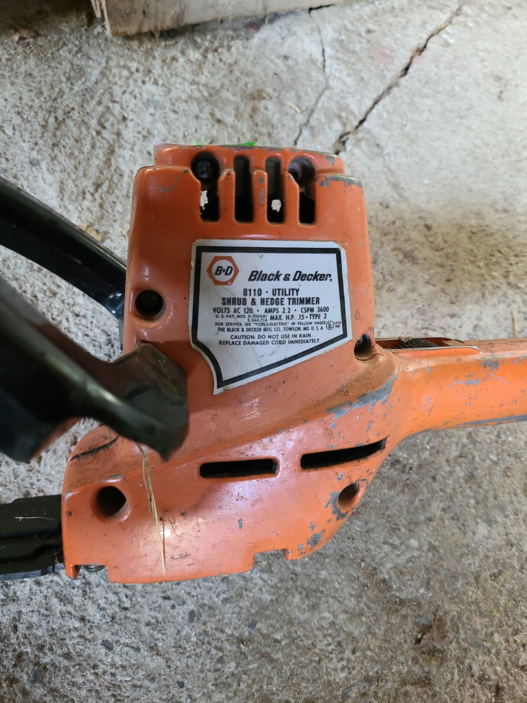 Black & Decker 8110 Hedge Trimmer B - image 2 of 7