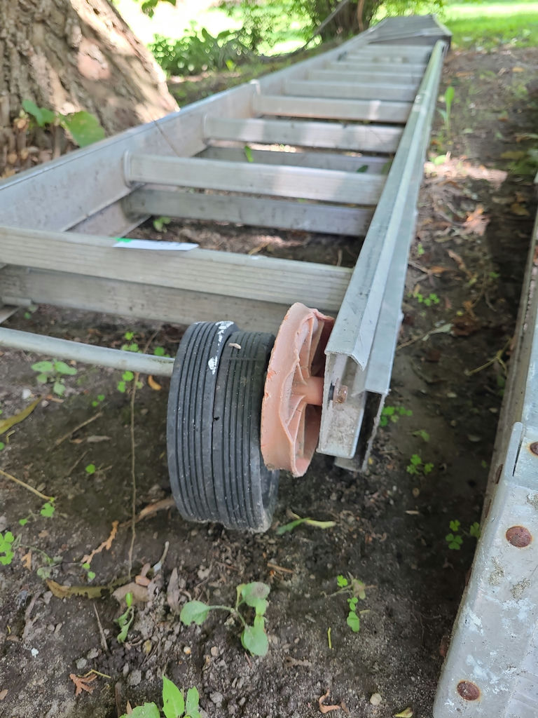 Aluminum ladders B - image 3 of 10