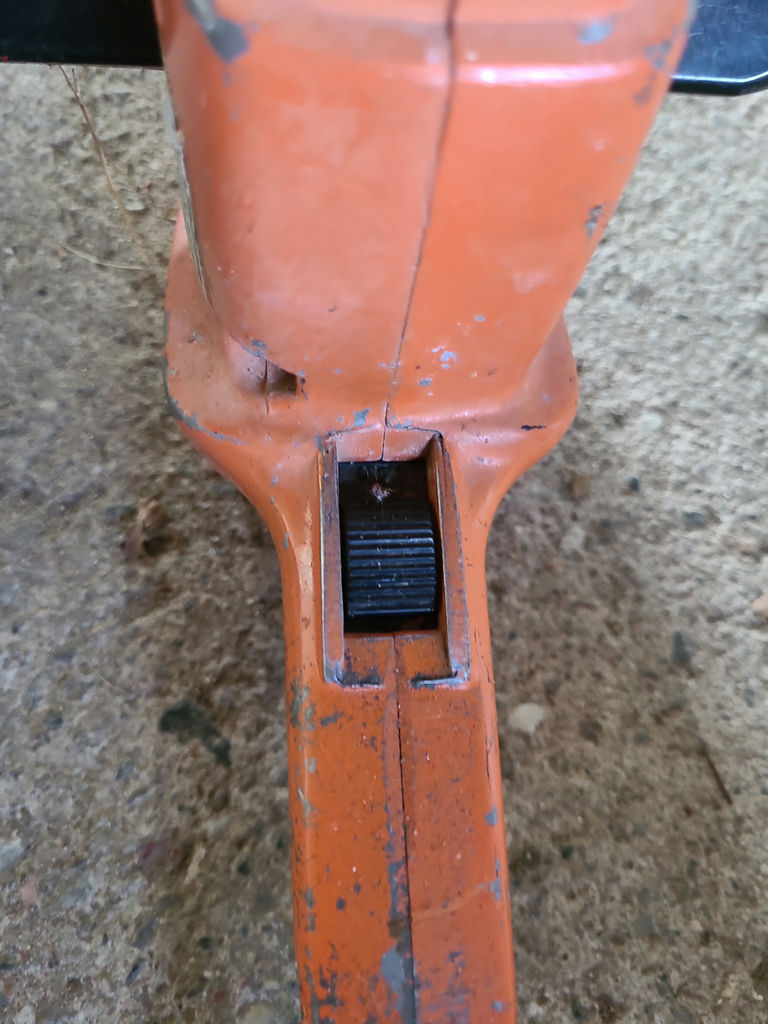 Black & Decker 8110 Hedge Trimmer B - image 4 of 7