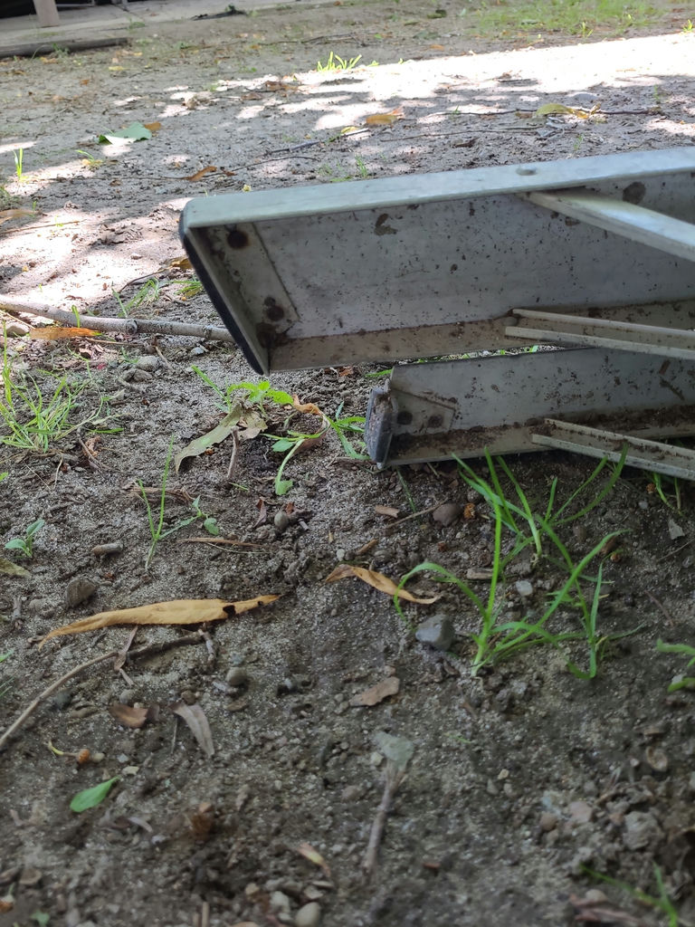 Aluminum Ladders A - image 6 of 7