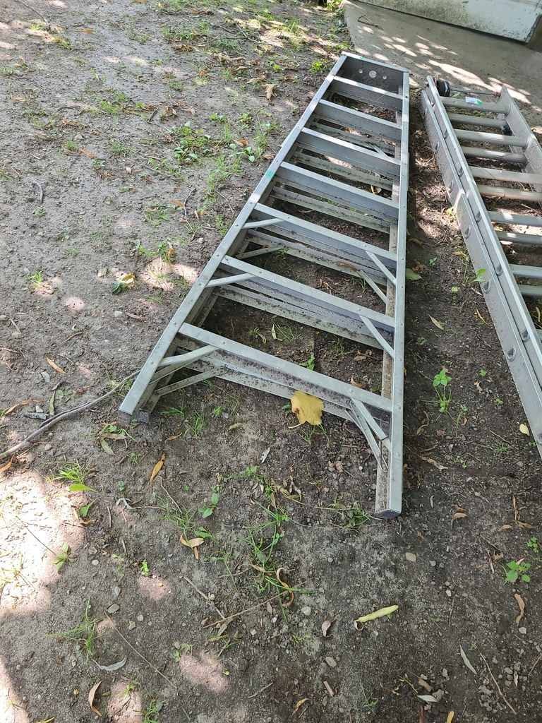 Aluminum Ladders A - image 5 of 7