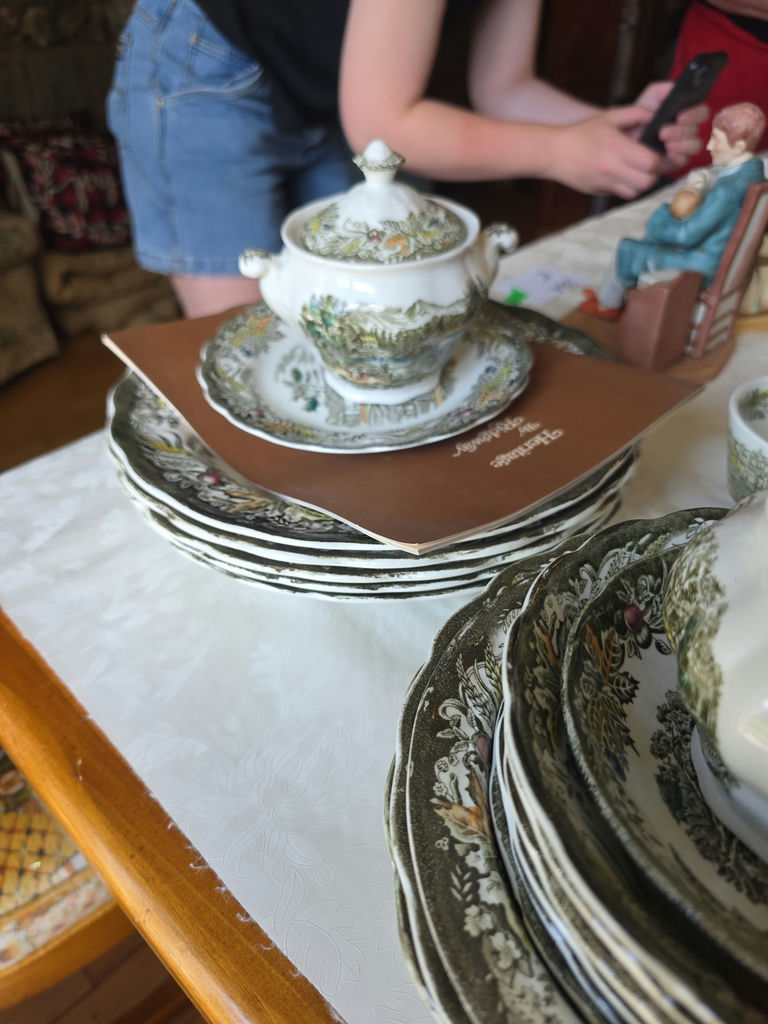 English China Dinnerware B - image 19 of 19