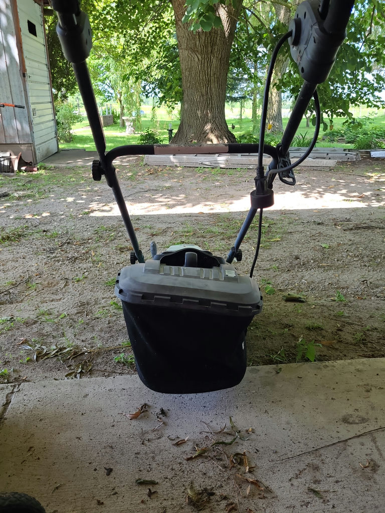 Green Lawn Mower A - image 7 of 8