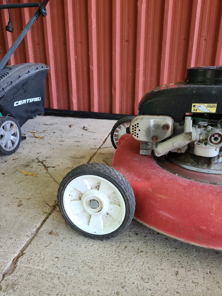 MTD Gas-Powered Lawn Mower A - image 4 of 10