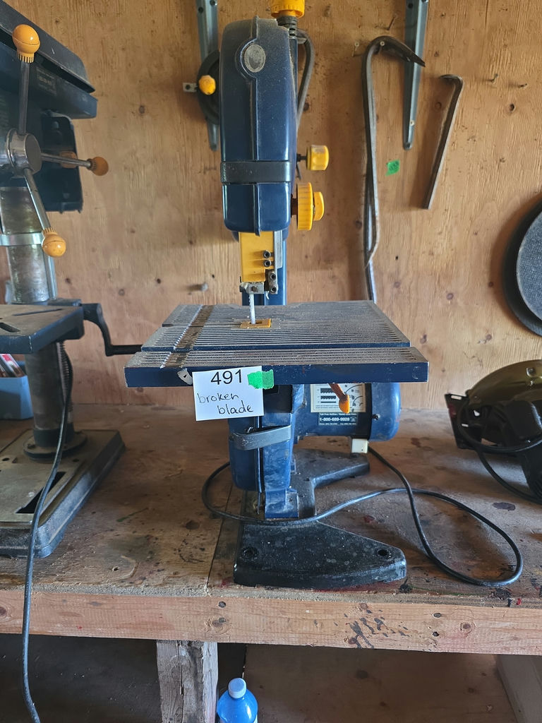 Mastercraft 9-inch two-speed Band Saw B - image 1 of 7