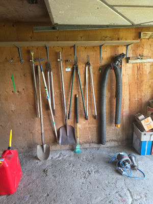 Garden Tools and More B - Image 1 of 5