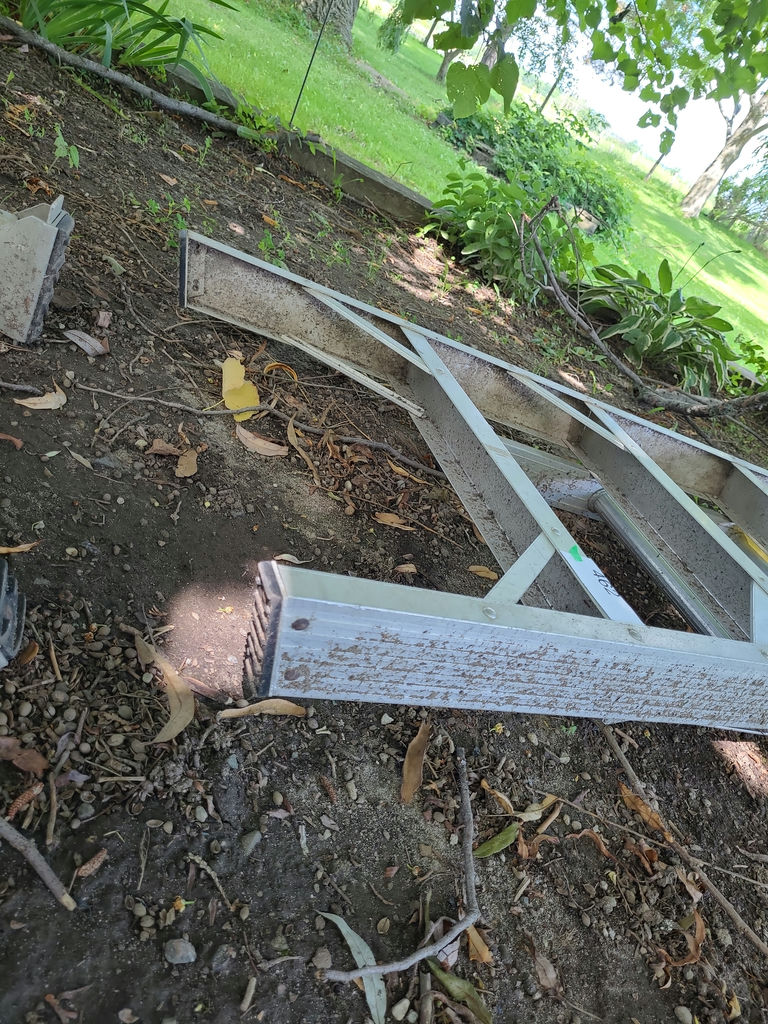  Aluminum Ladder A - image 3 of 8