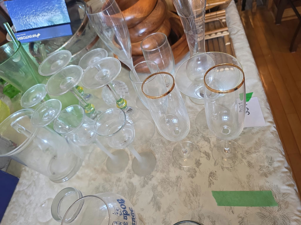 Glassware and Stemware B - image 6 of 6