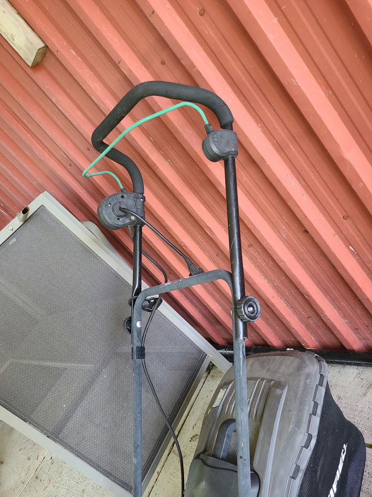Green Lawn Mower A - image 6 of 8