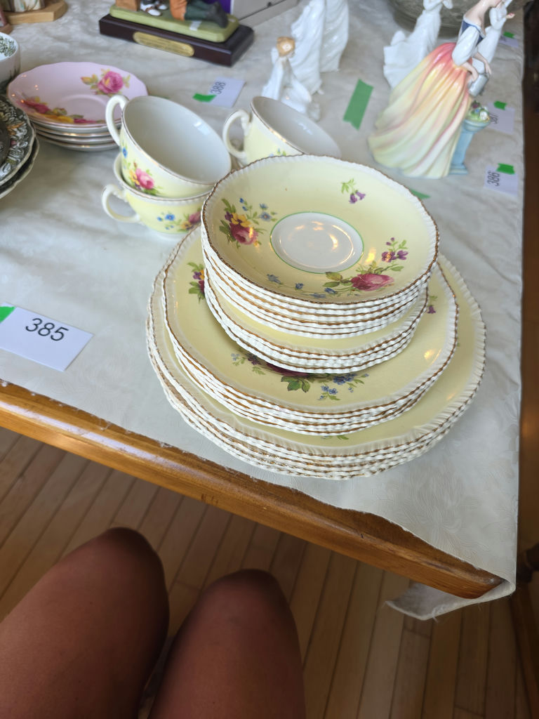 English China Dinnerware B - image 2 of 19