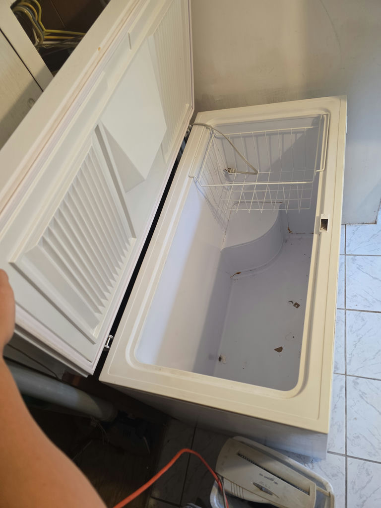White Chest Freezer C - image 2 of 3