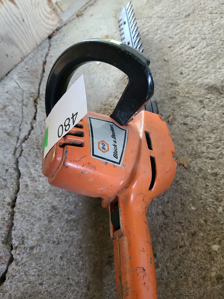 Black & Decker 8110 Hedge Trimmer B - image 5 of 7