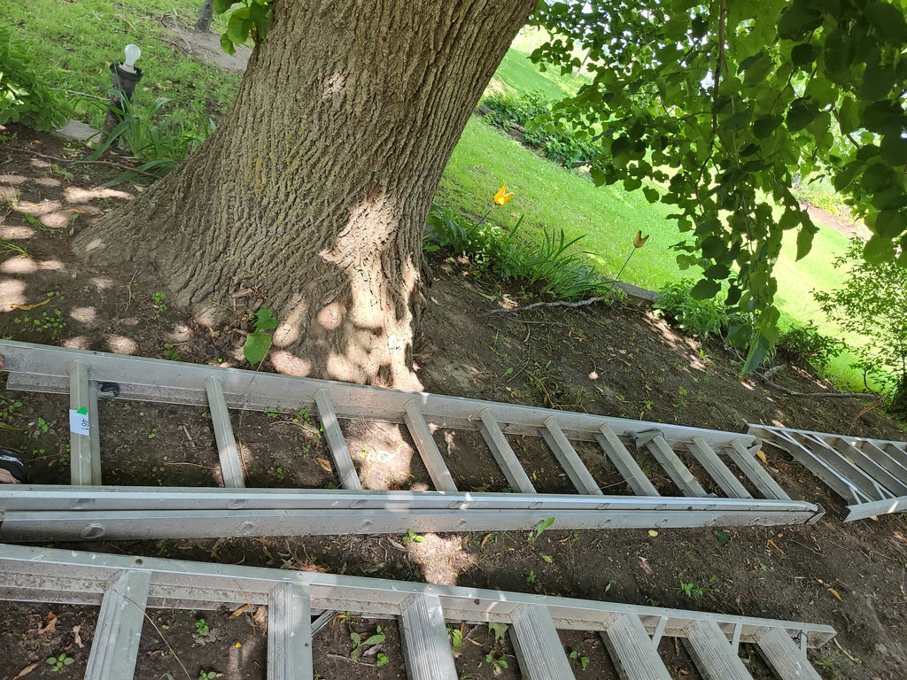 Aluminum ladders B - image 5 of 10