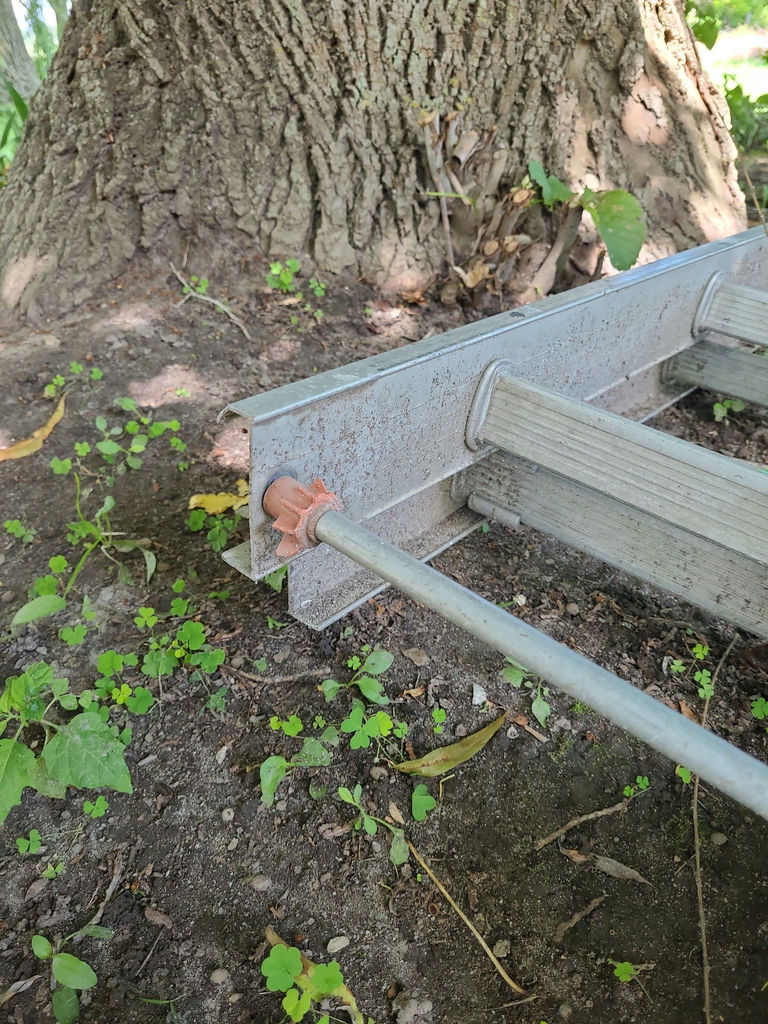 Aluminum ladders B - image 4 of 10