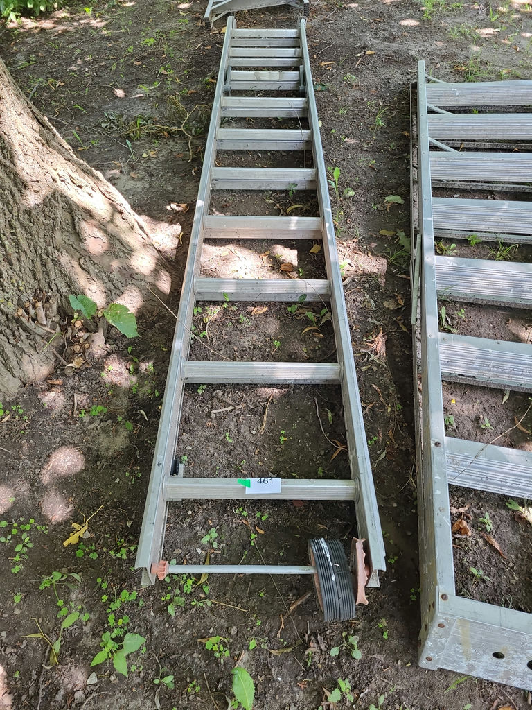 Aluminum ladders B - image 2 of 10
