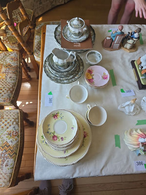 English China Dinnerware B - Image 1 of 19