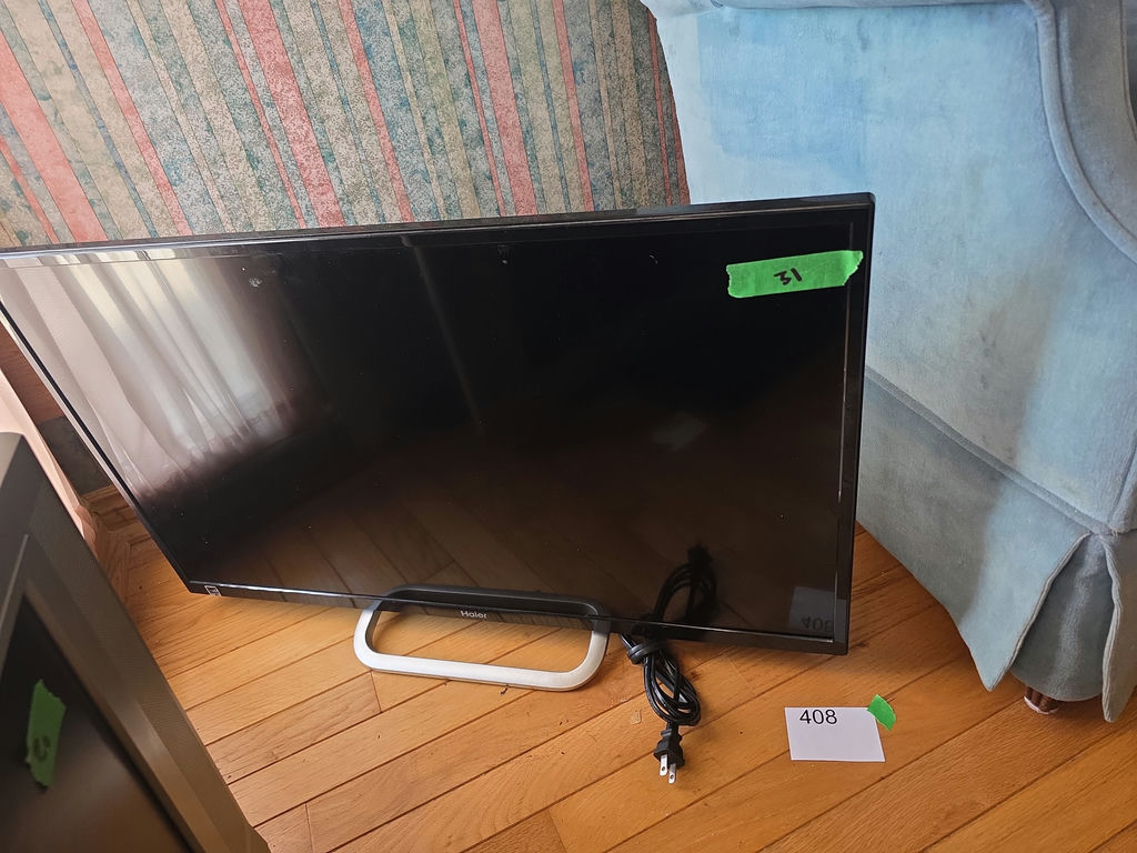 Haier flat-screen Television A - image 1 of 3