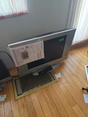 Emerson 20-inch LCD TV A - Image 1 of 4