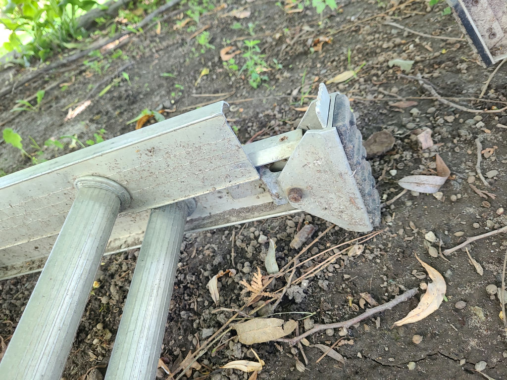 Aluminum ladders B - image 10 of 10