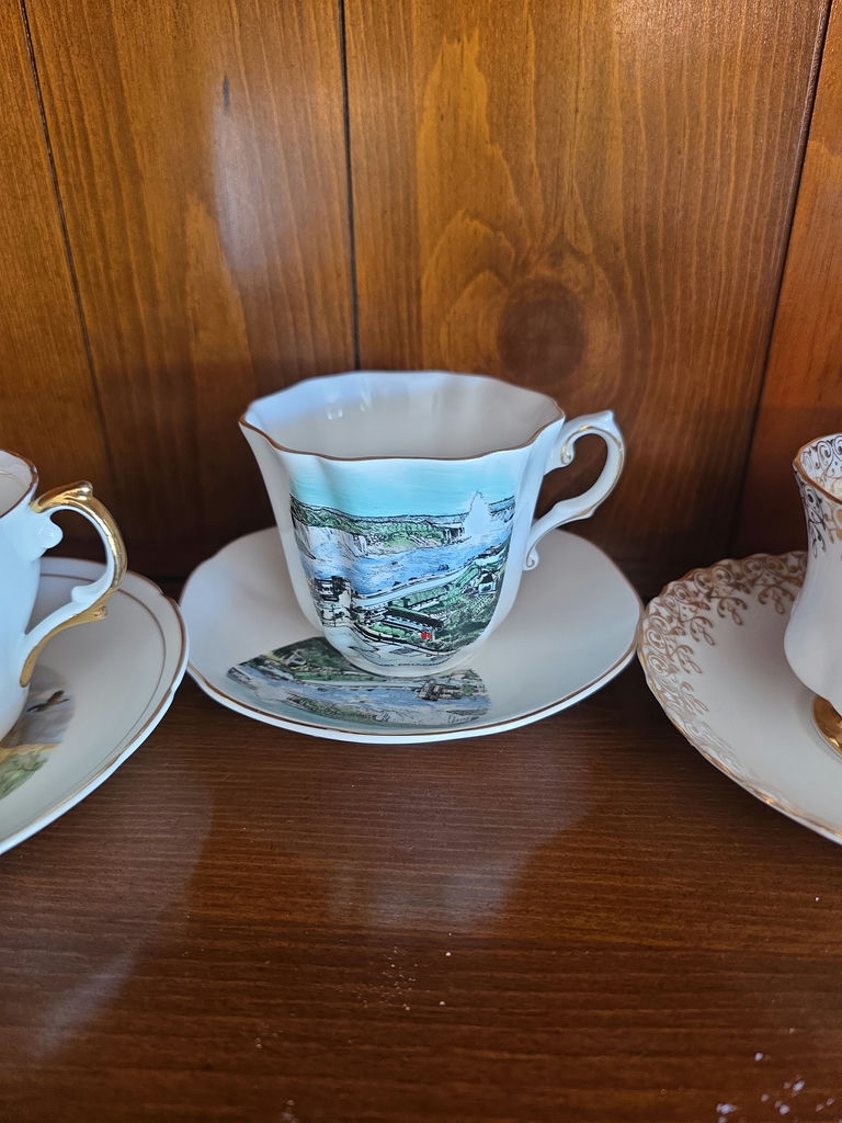 Anniversary-themed Dishes and Glassware B - image 8 of 16