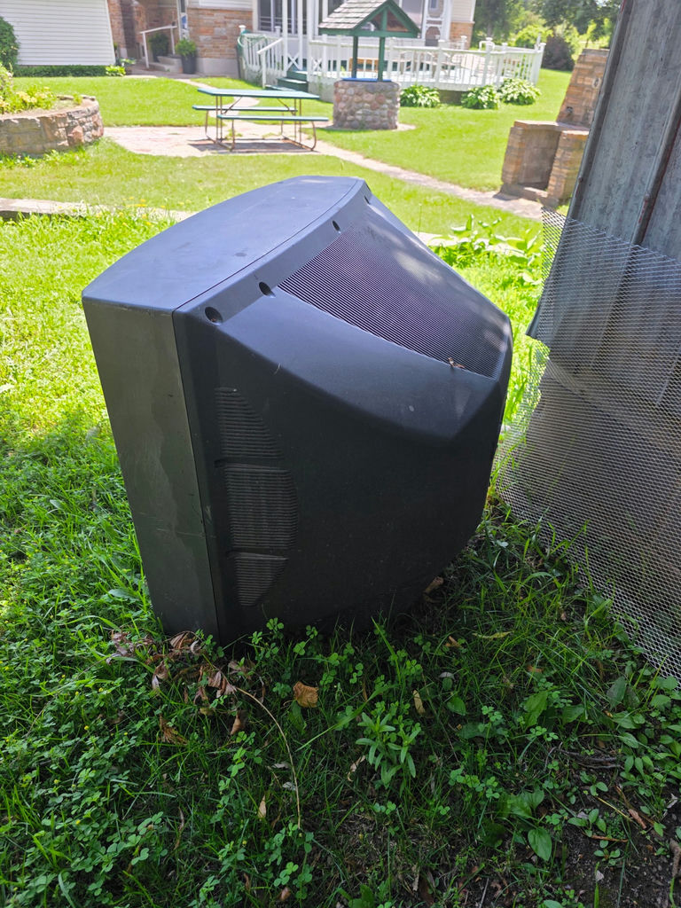 Old Trinitron CRT television C - image 2 of 4
