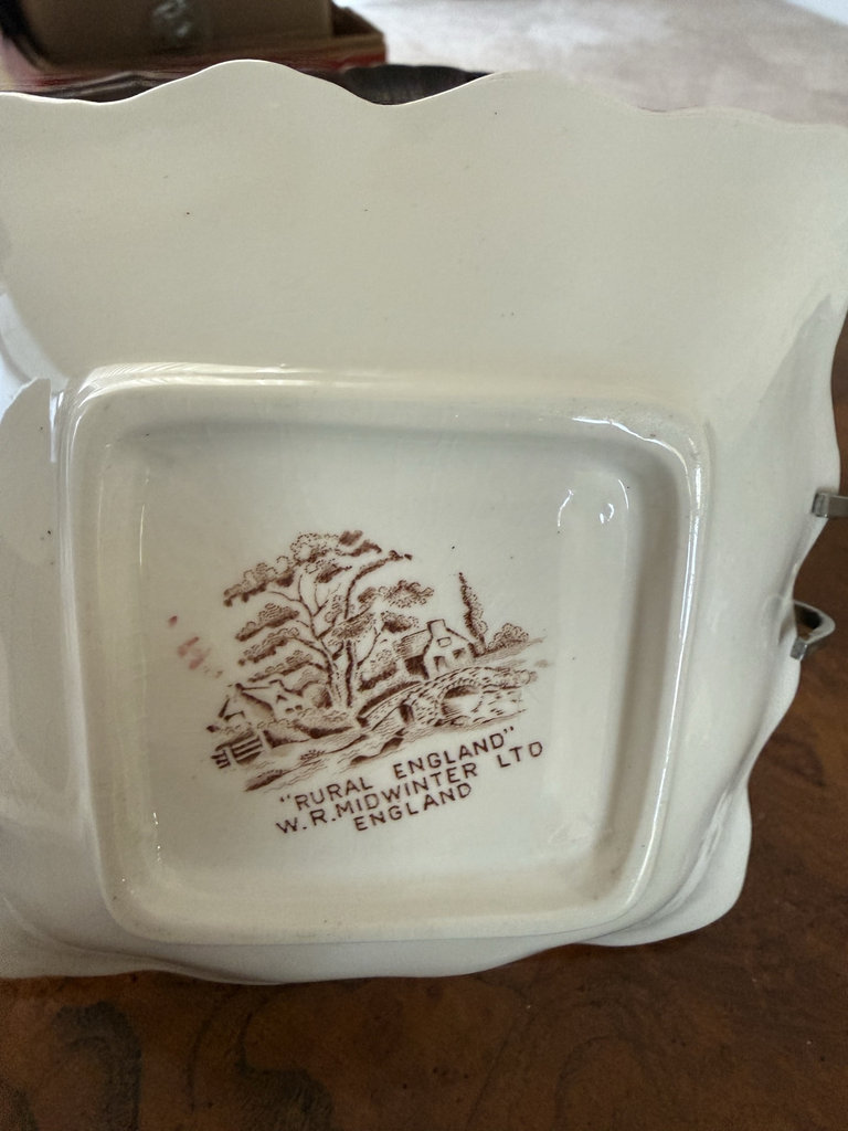 Assorted teapot, plates, bowls and decorative ceramics - image 8 of 12