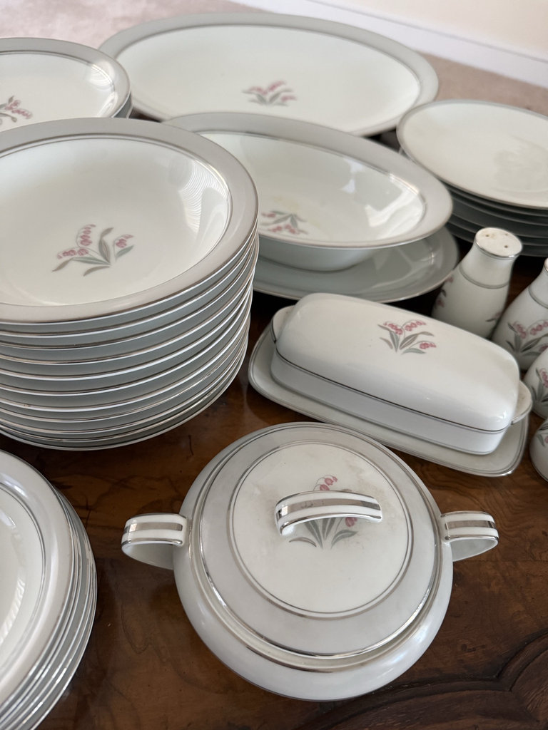 Nortitake  China Set - image 5 of 8