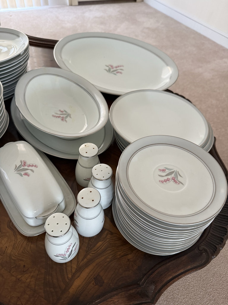 Nortitake  China Set - image 6 of 8