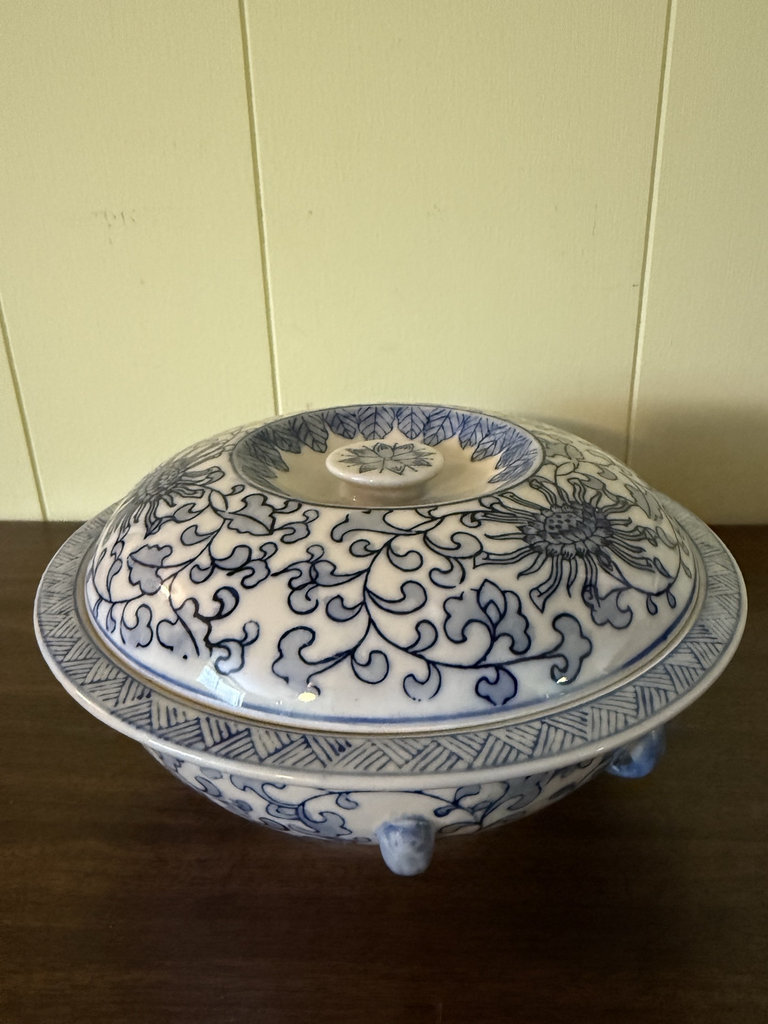 Blue and white porcelain tureen with lid - image 1 of 5