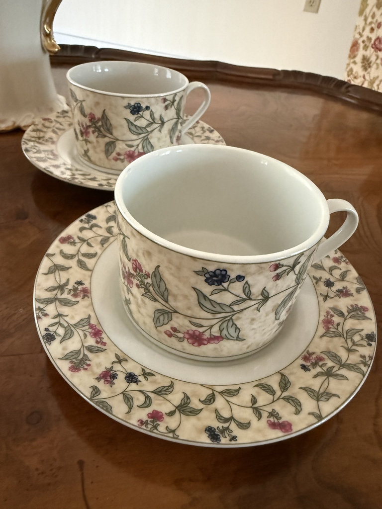 Floral porcelain tea set with teapot, creamer, and cups - image 3 of 10