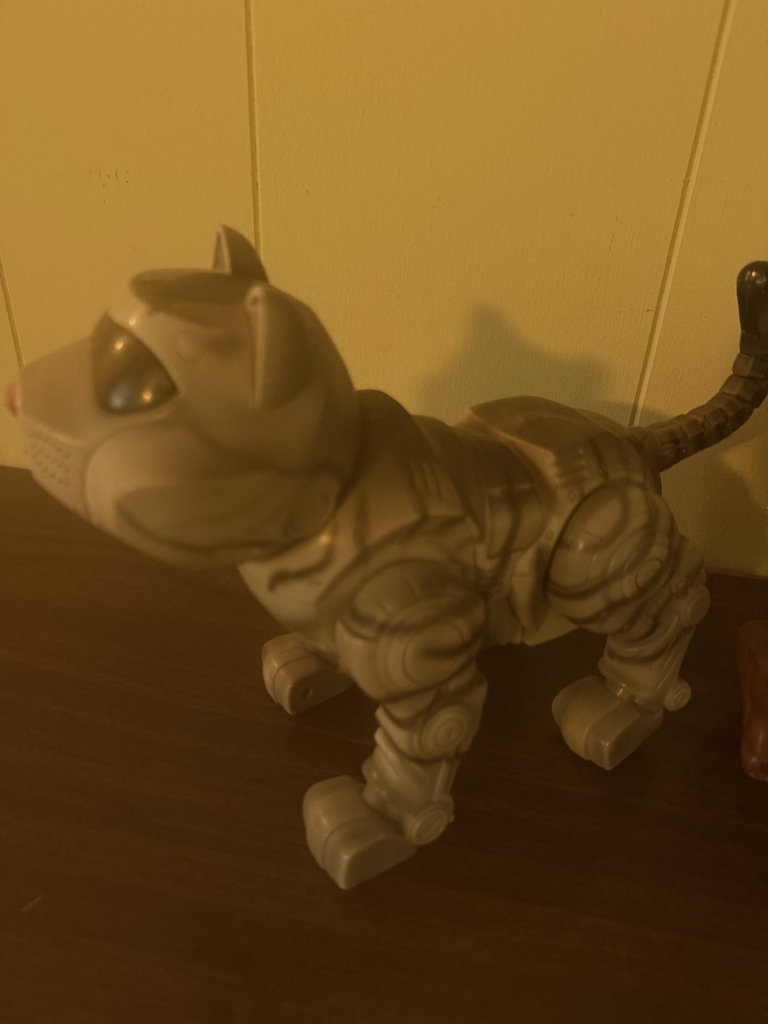 Cat-themed figurines and sculpture collection - image 2 of 9