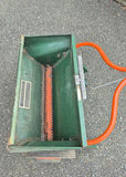 Scotts Model 35-3 Manual Lawn Spreader - thumbnail 2 of 4