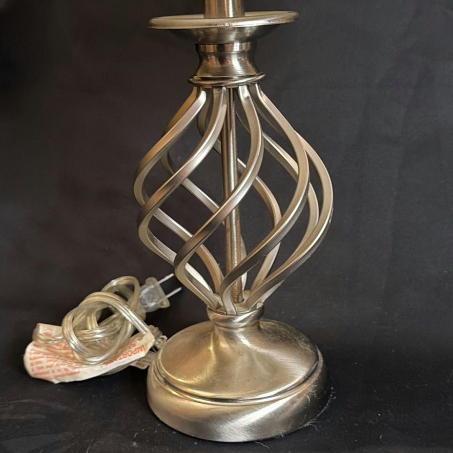 Lattice Metal Table Lamp with Botanical Shade - Tested Working Condition - image 4 of 4