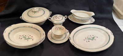 Syracuse China Lot Old Ivory Coralbel - Image 1 of 12