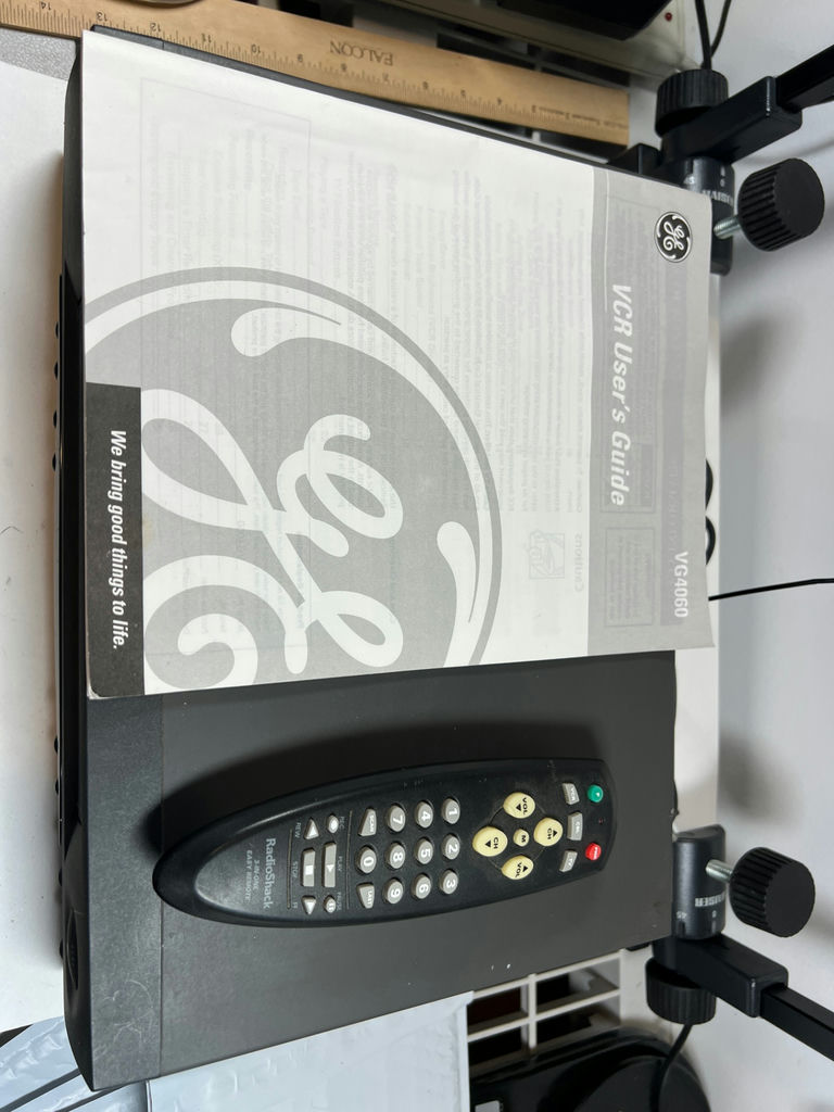 GE VG4060 Video Cassette Recorder with remote and manual LIKE NEW - image 2 of 11