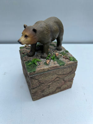 Bear figurine on rocky base with hollow square stone trinket box - Image 1 of 4