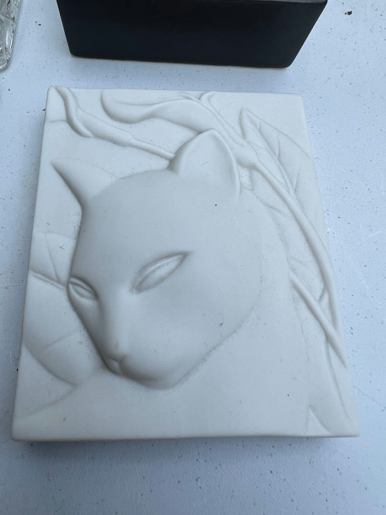 Decorative lot of 2 glass trinket boxes and cat-relief ceramic tile - image 4 of 4