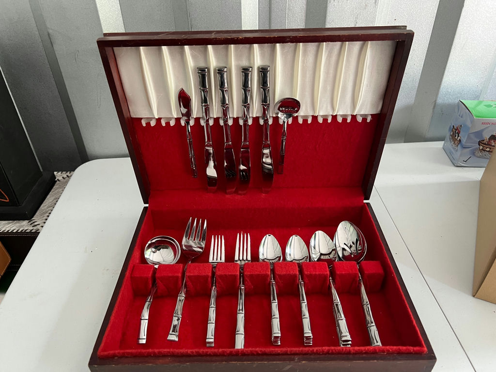 Silverware stainless set in wooden box - image 10 of 11