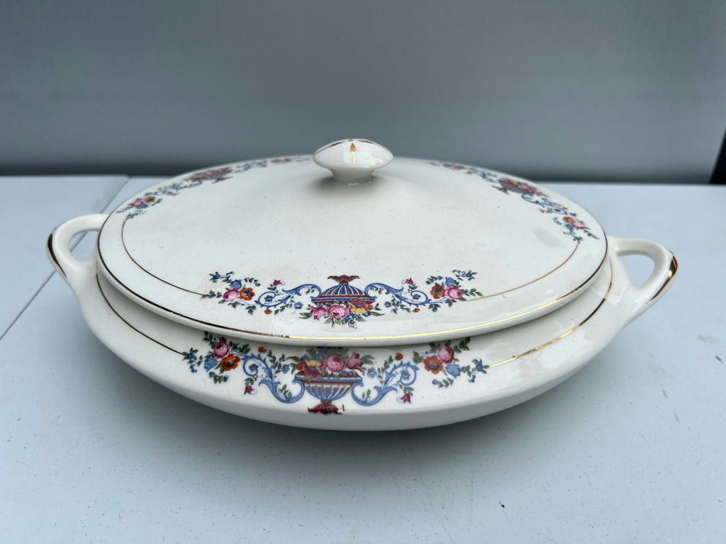 Floral porcelain soup tureen with lid - image 1 of 4